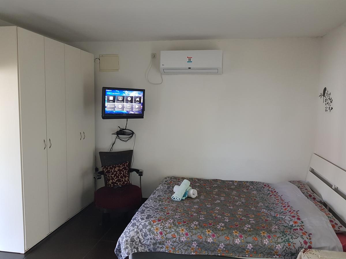 A Pastoral B & B Giv'at Ada 外观 照片